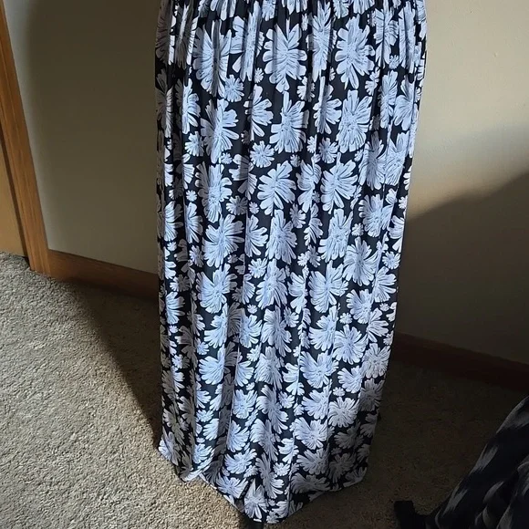 Floral Black and White Dress - Picture 2 of 4